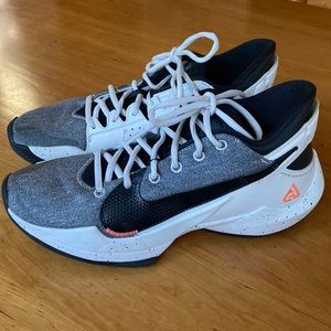 Nike Airzoom Freak Basketball shoes - Mens 8.5